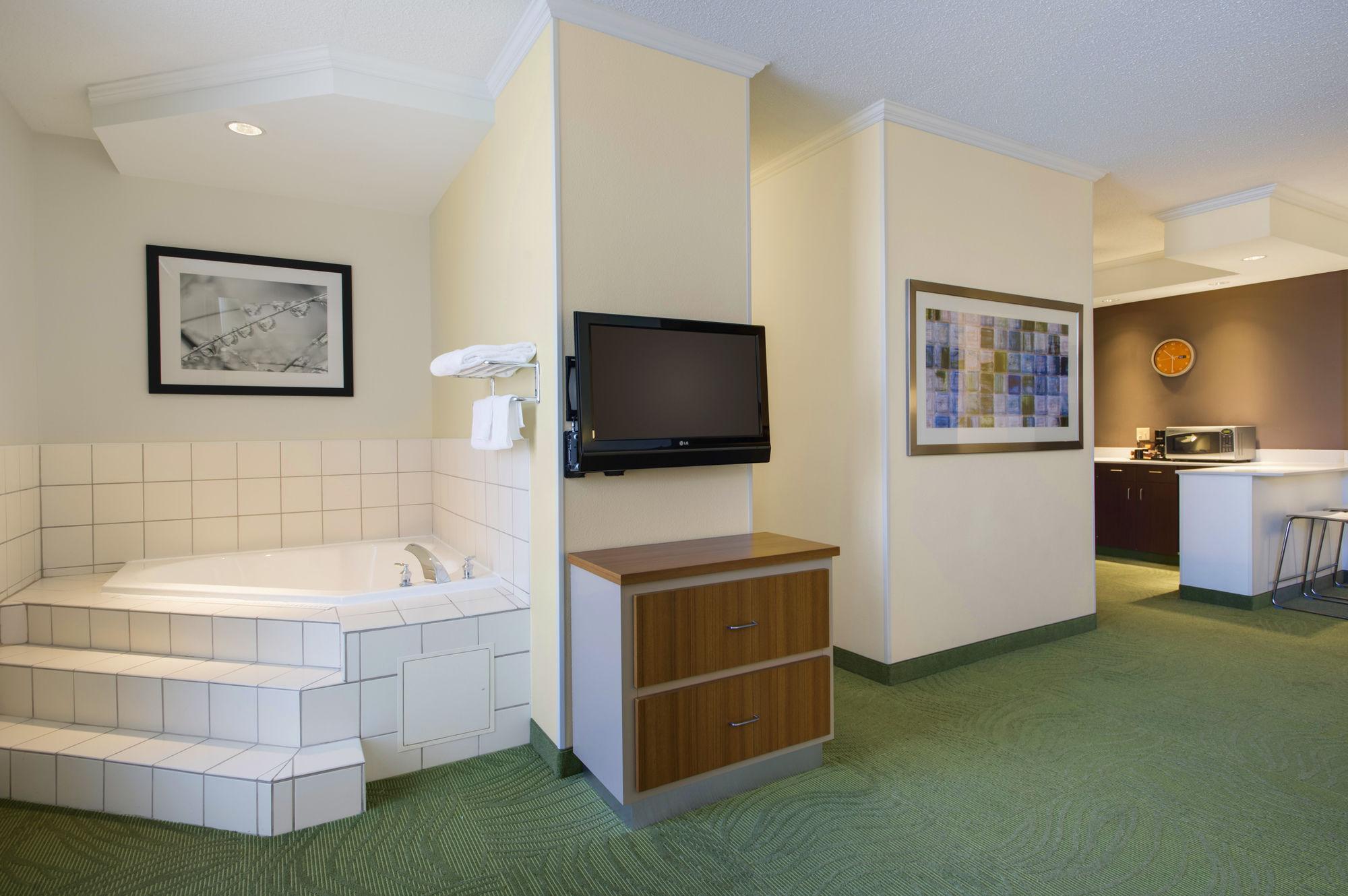 Springhill Suites By Marriott Lawrence Downtown Exterior photo