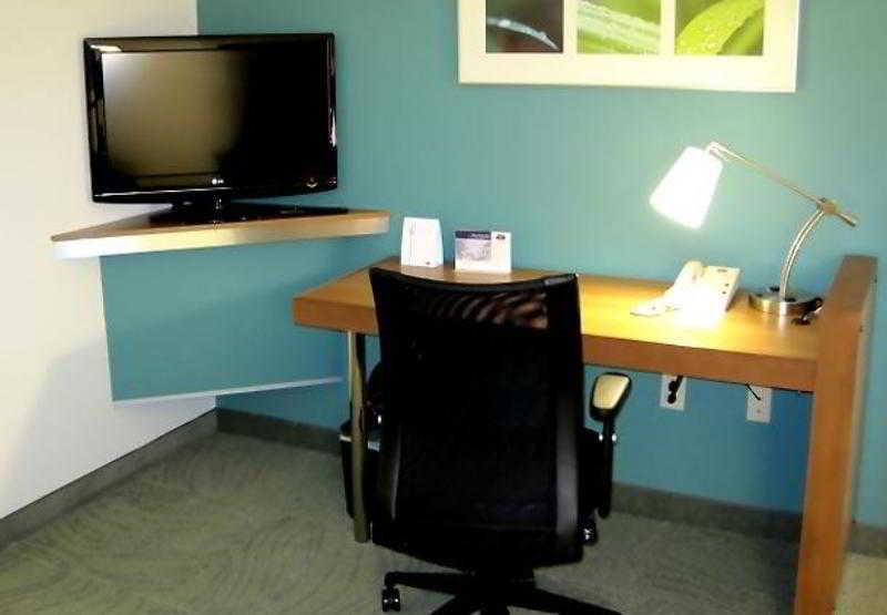 Springhill Suites By Marriott Lawrence Downtown Room photo