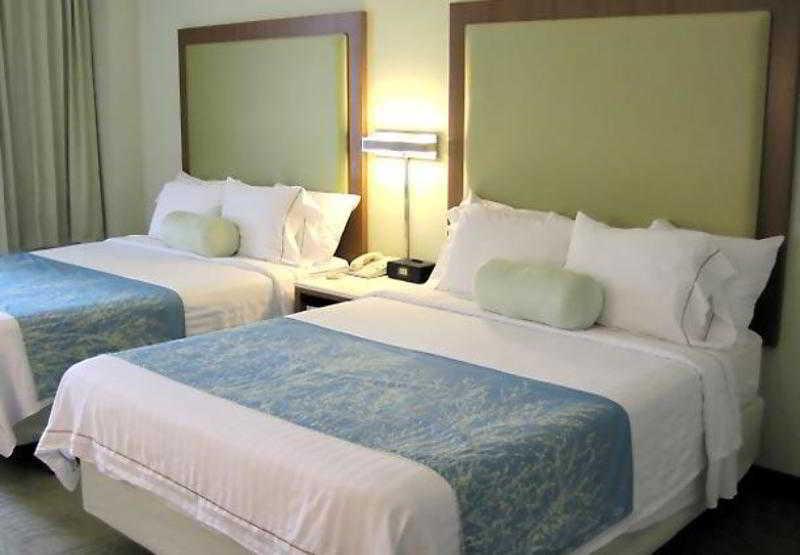Springhill Suites By Marriott Lawrence Downtown Room photo